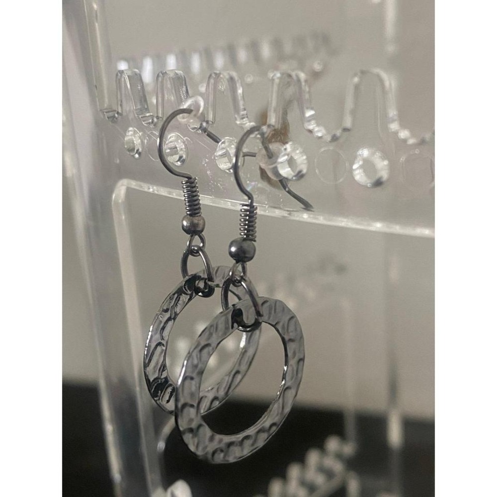 Metallic earrings - Picture 4 of 5